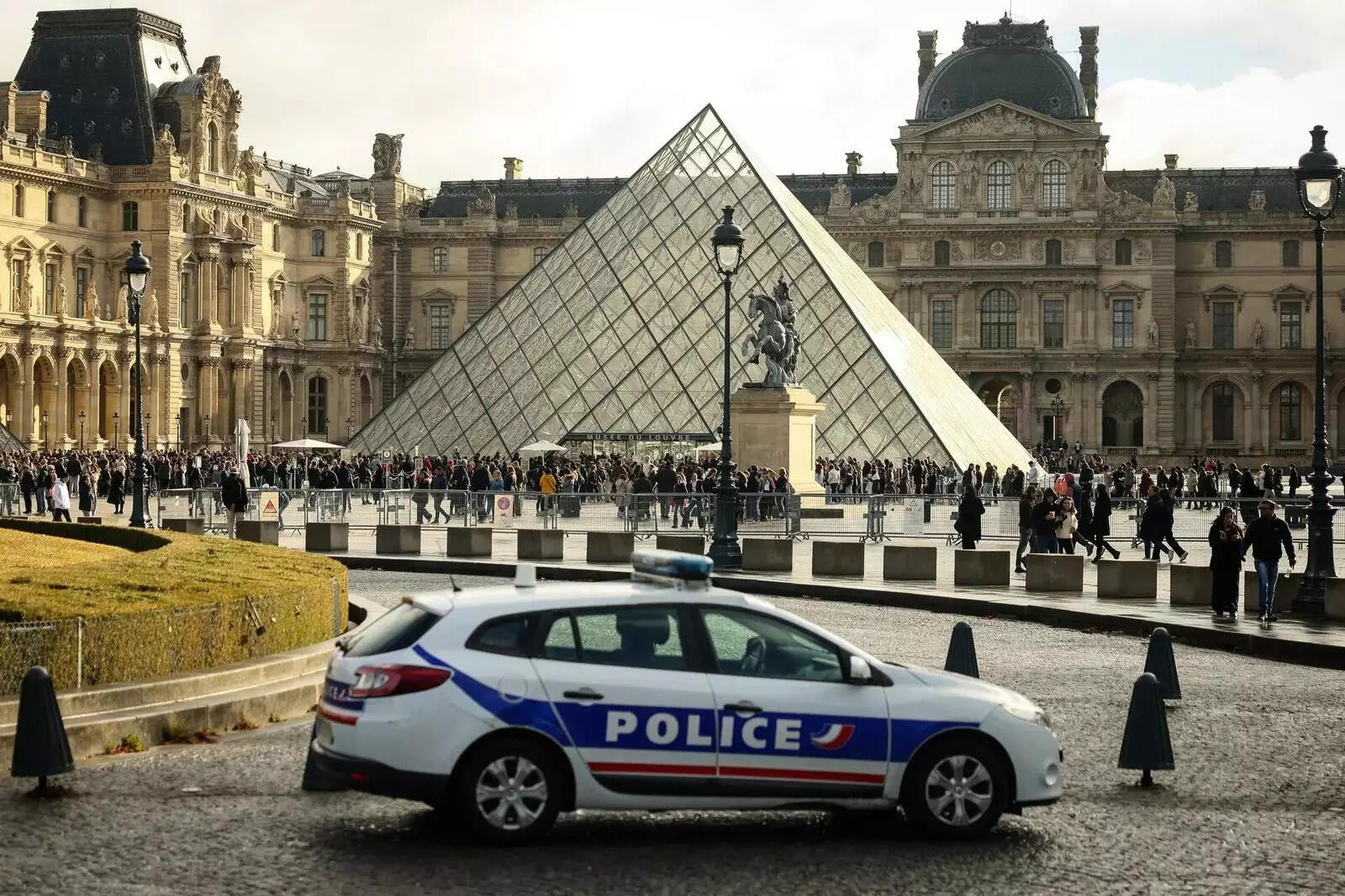 Four new arrests in Louvre heist: Two men, two women aged 31–40; $102 mn jewels still missing