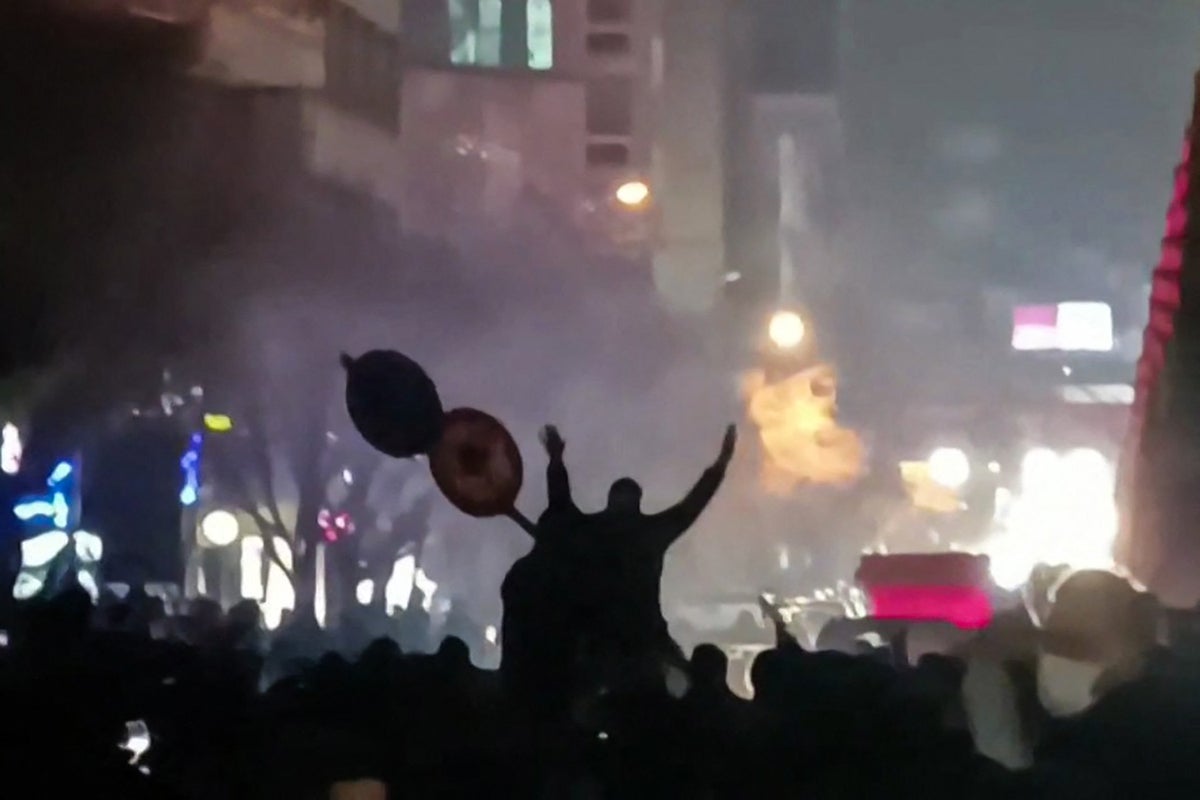 Iran protests latest: Trump briefed on ‘strike options’ as Iranian military tightens grip on protesters