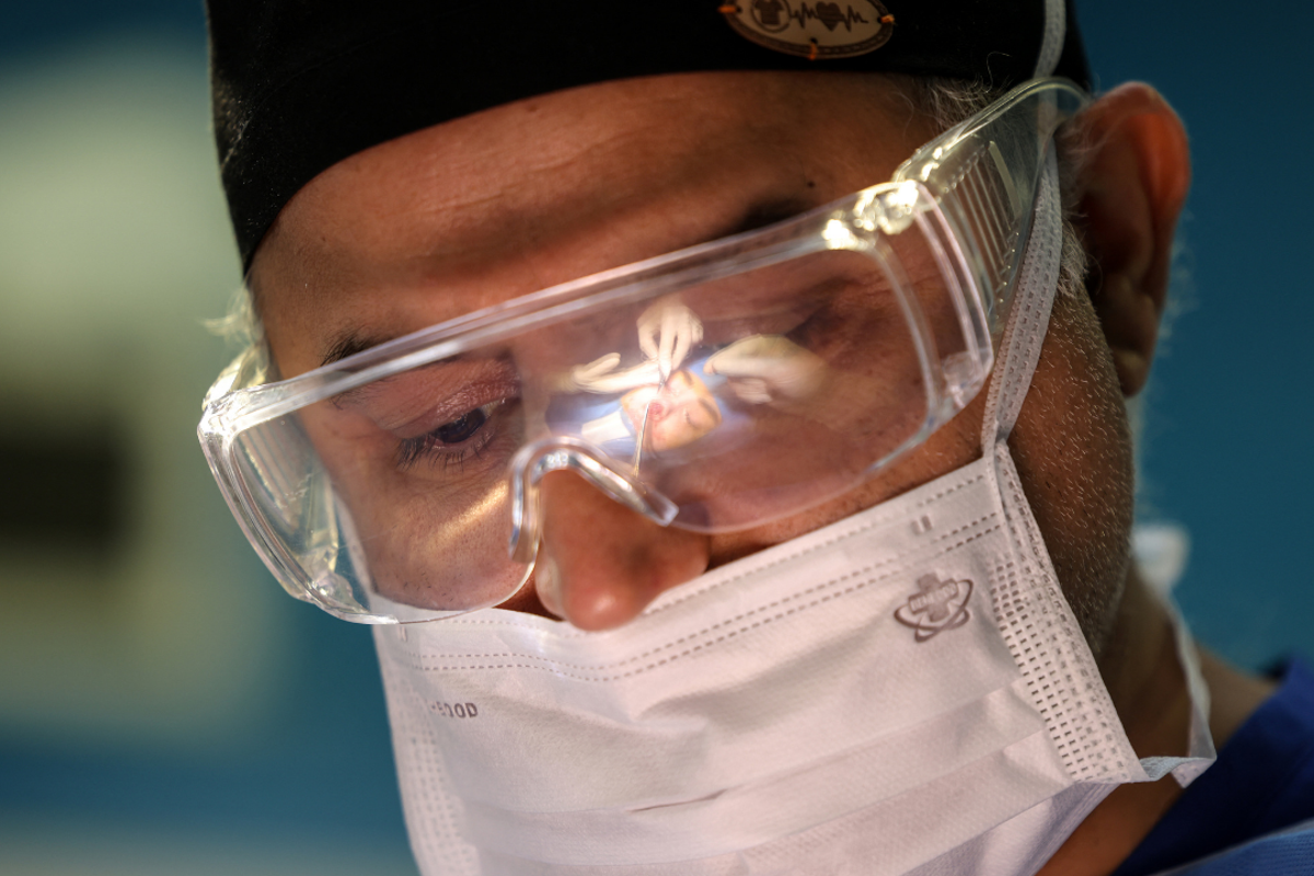 Iran targets doctors and lawyers for helping protesters